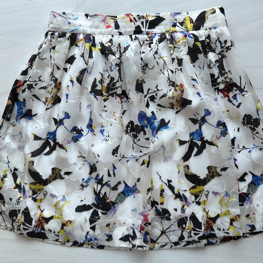 Elizabeth James Floral Skirt - Super Cute 🖤 - NWOT Sz 4